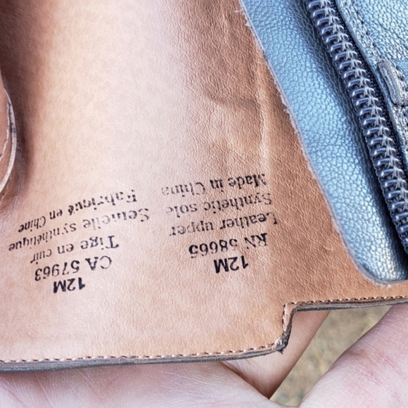 Halogen booties‎ - Picture 5 of 6